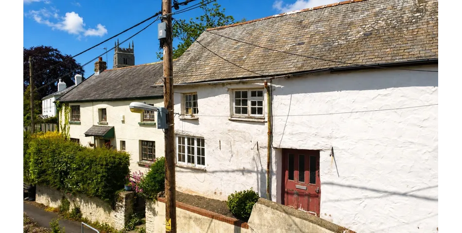Grade II Listed Two-Bedroom Terraced Cottage